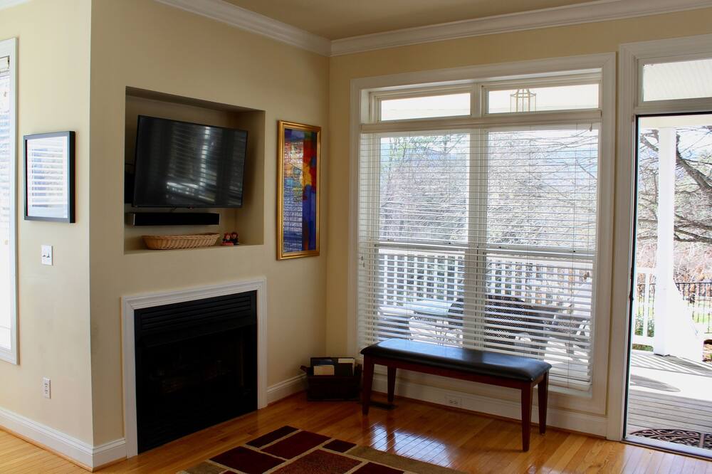 Photo of Livingroom in Belmont