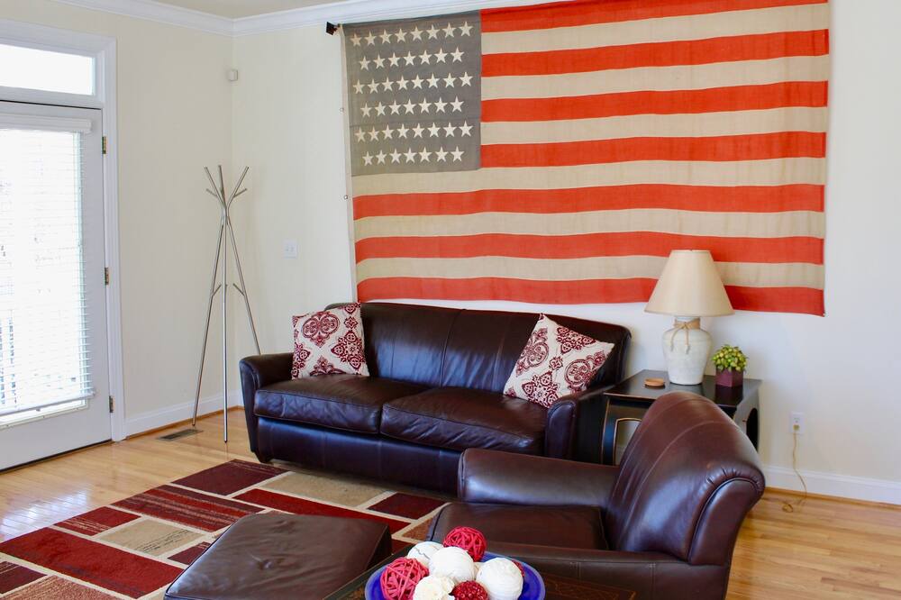 Photo of Livingroom in Belmont