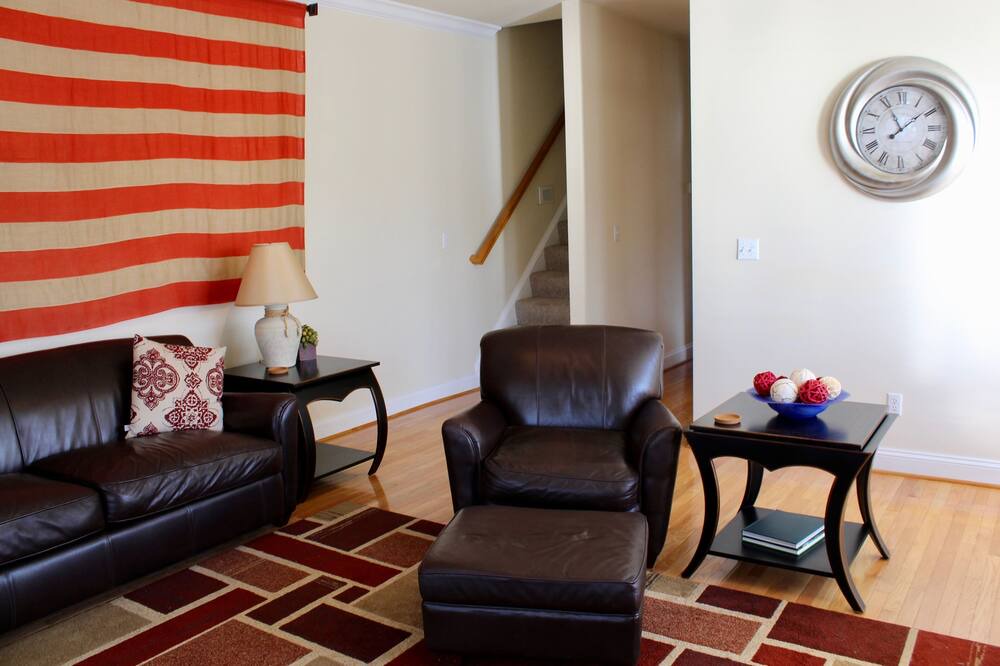 Photo of Livingroom in Belmont