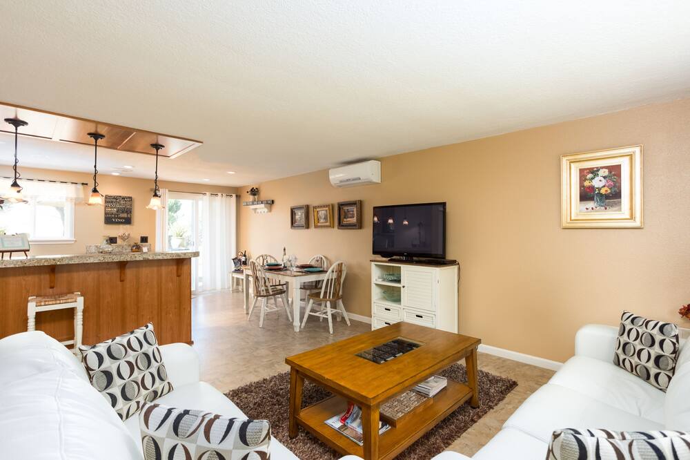Photo of Livingroom in Carlton
