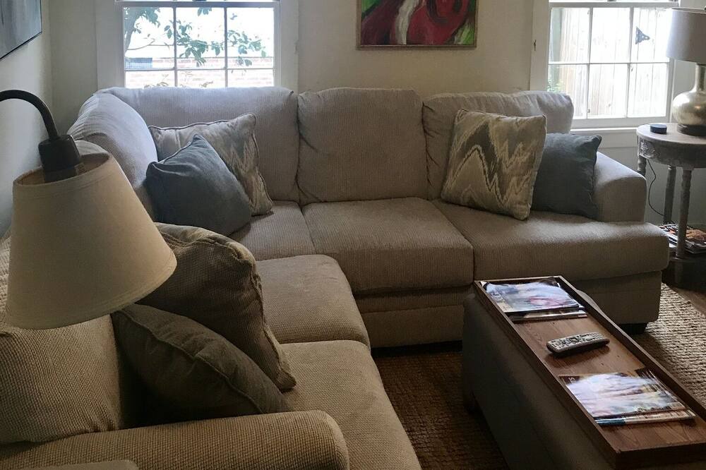 Photo of Livingroom in Starkville