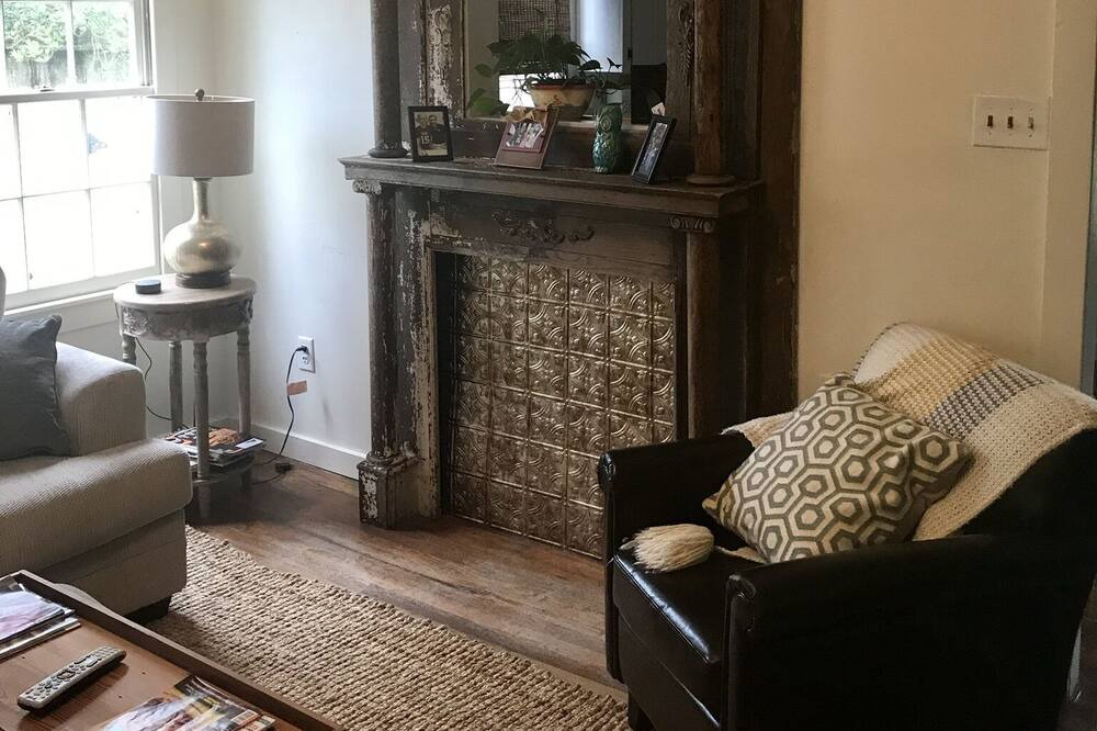 Photo of Livingroom in Starkville