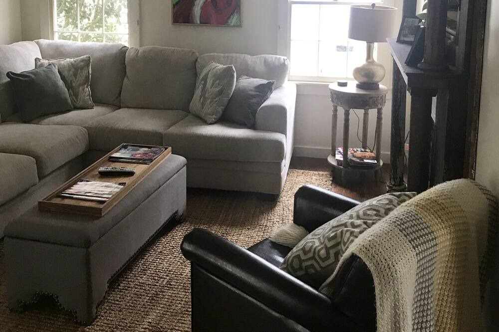 Photo of Livingroom in Starkville