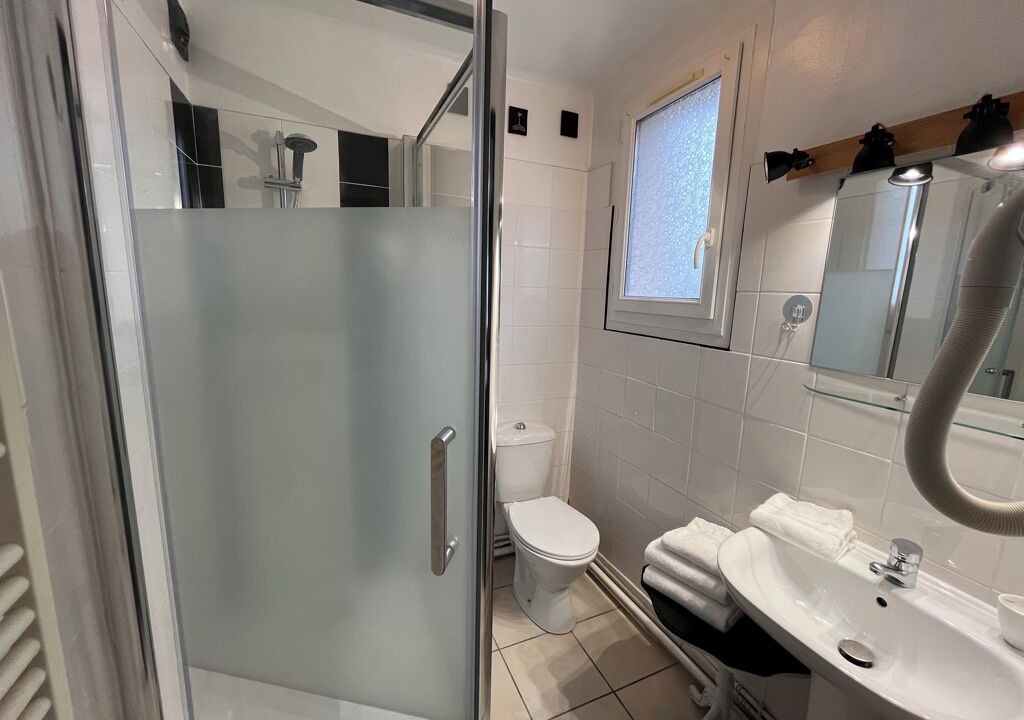 Photo of Bathroom in Theix-Noyalo