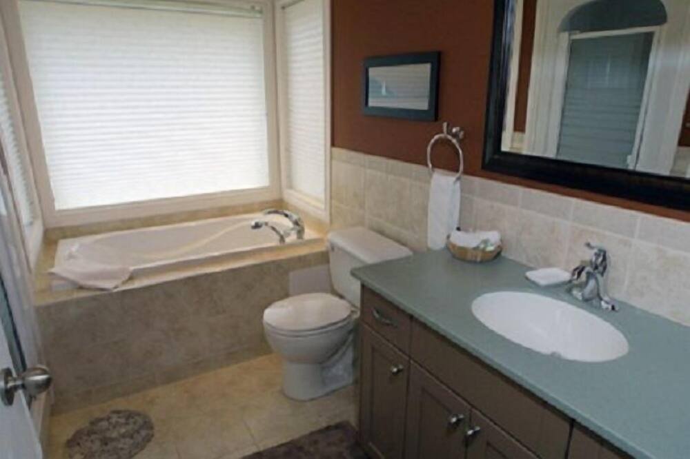 Photo of Bathroom in Baddeck