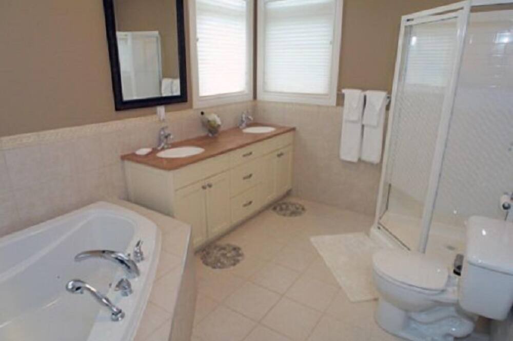 Photo of Bathroom in Baddeck