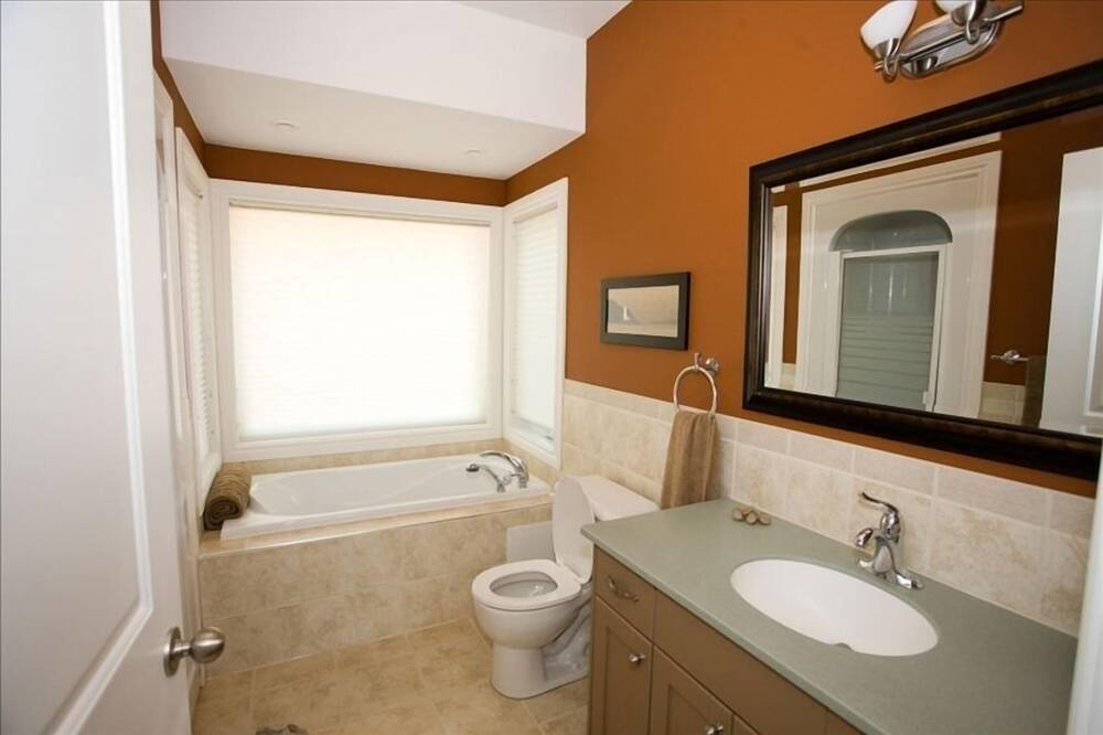 Photo of Bathroom in Baddeck