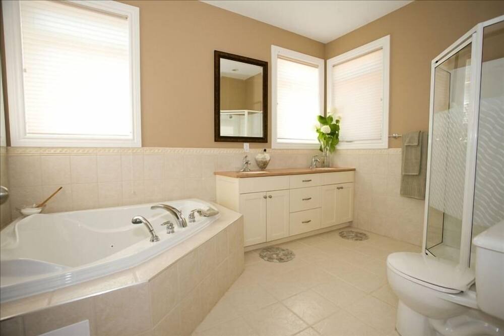 Photo of Bathroom in Baddeck