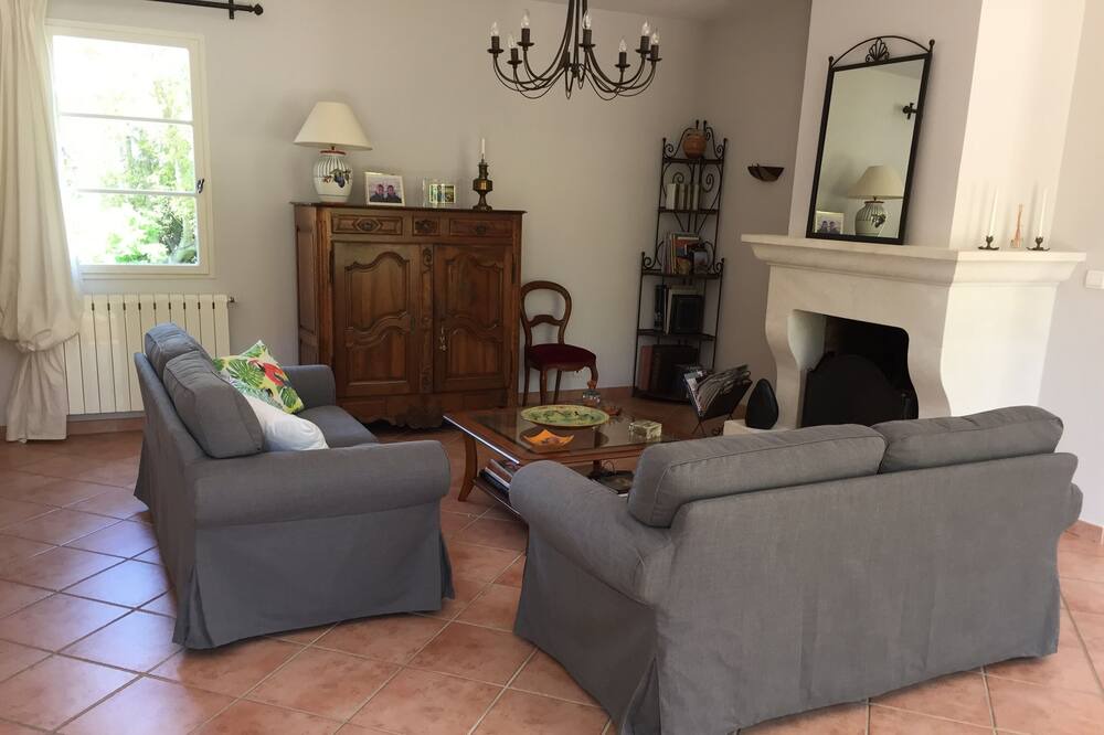 Photo of Livingroom in Bouc-Bel-Air