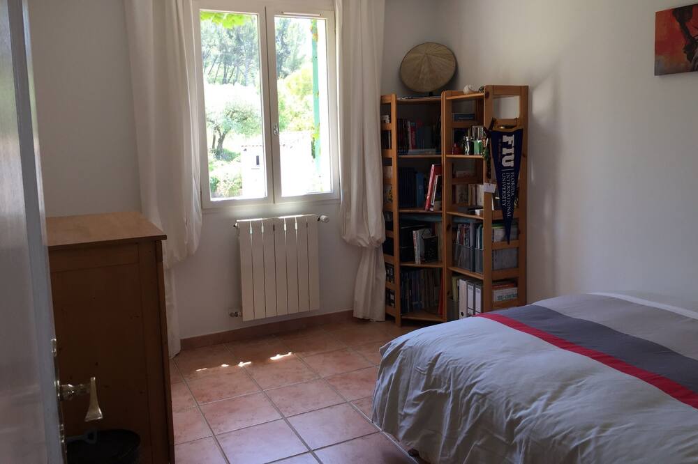 Photo of Bedroom in Bouc-Bel-Air
