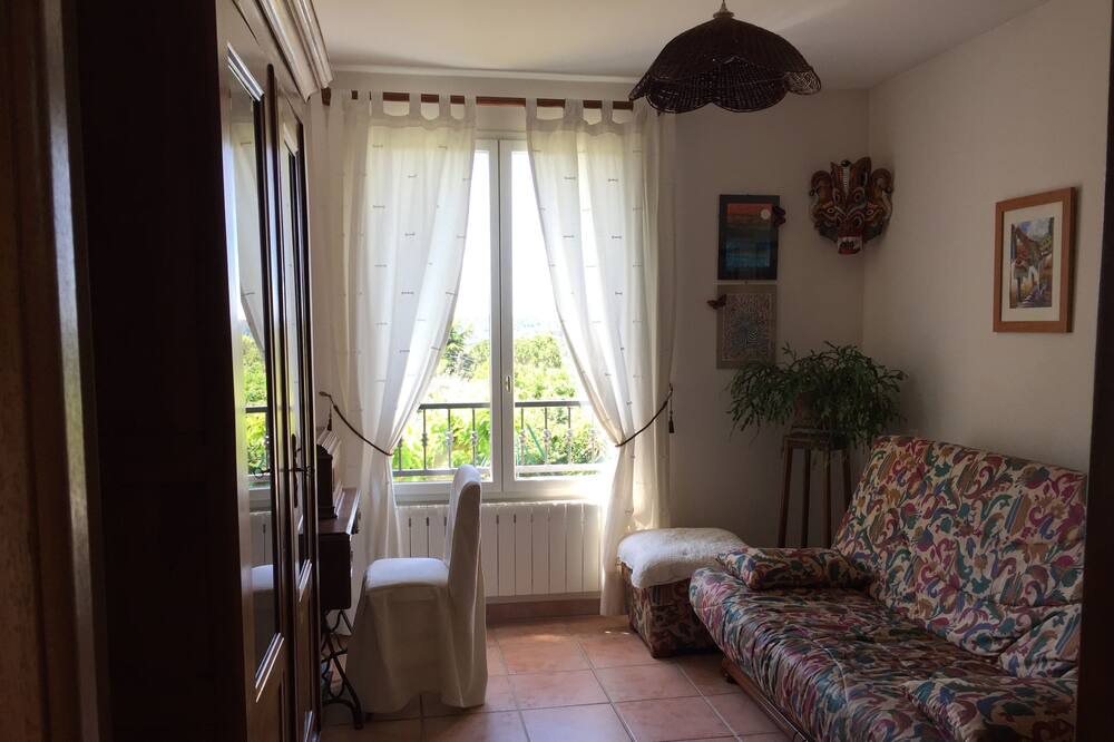 Photo of Livingroom in Bouc-Bel-Air