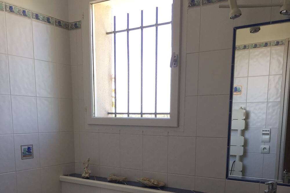 Photo of Bathroom in Bouc-Bel-Air