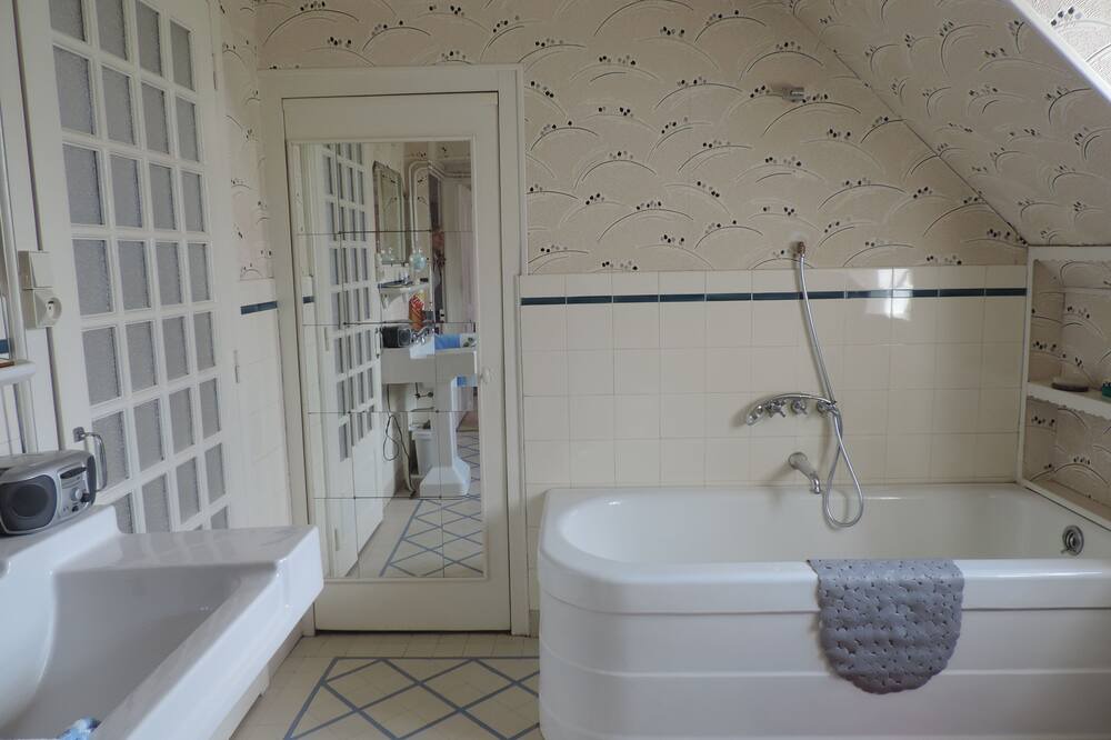 Photo of Bathroom in Montournais