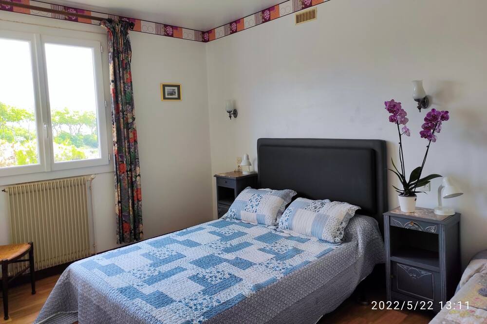 Photo of Bedroom in Douzens