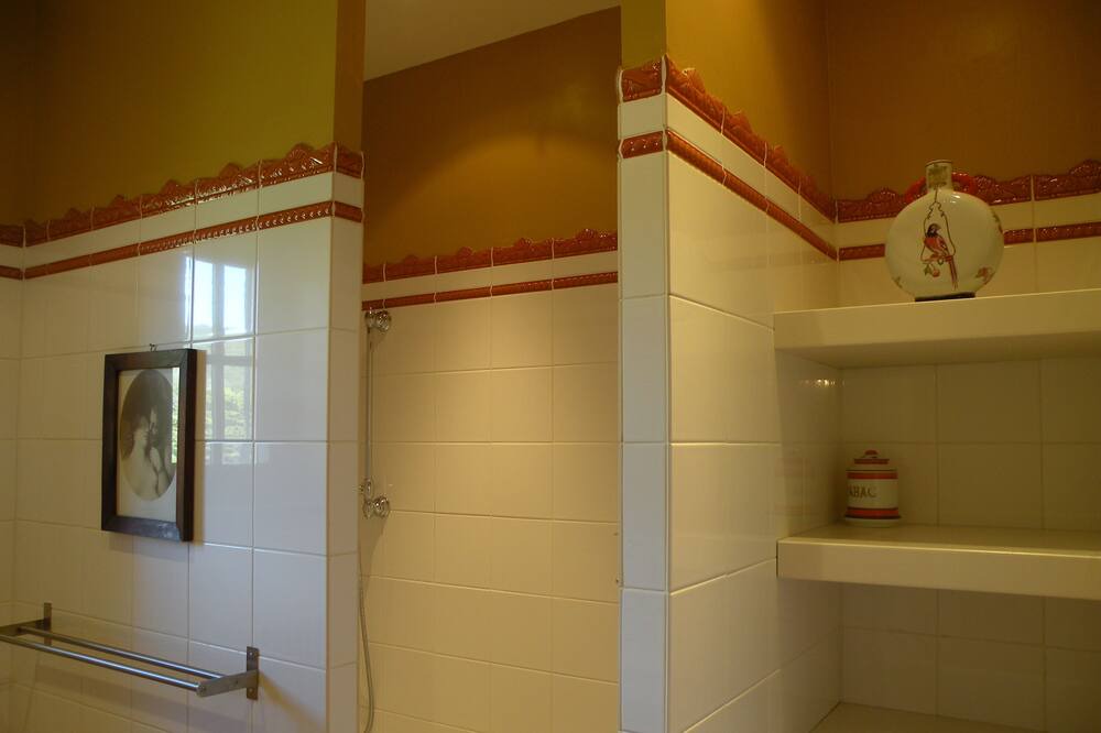 Photo of Bathroom in Villarzel-du-Razes