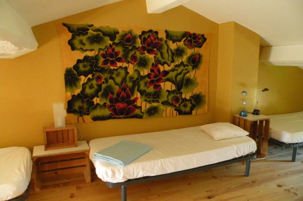 Photo of Bedroom in Villarzel-du-Razes