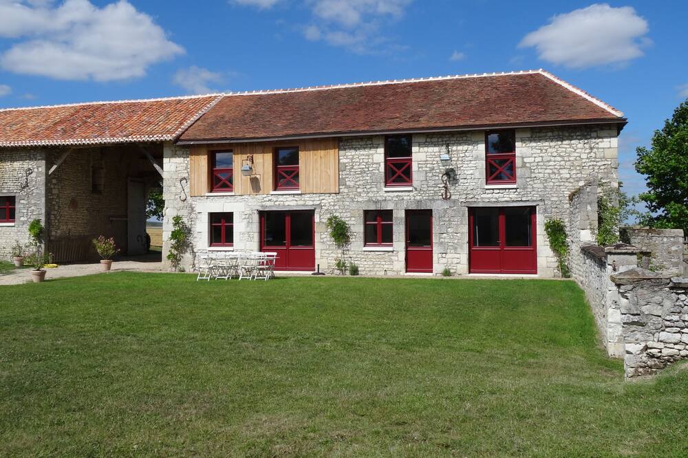 Photo of Outdoor in La Tour-Saint-Gelin