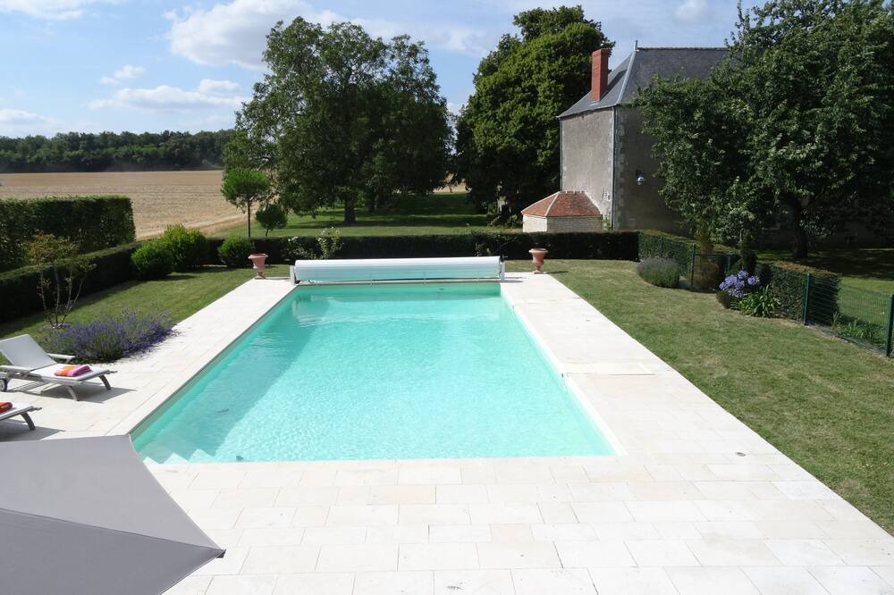Photo of Outdoor in La Tour-Saint-Gelin