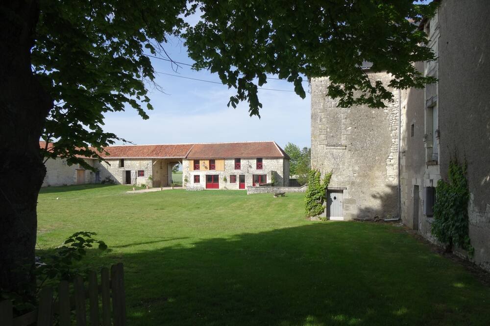 Photo of Outdoor in La Tour-Saint-Gelin