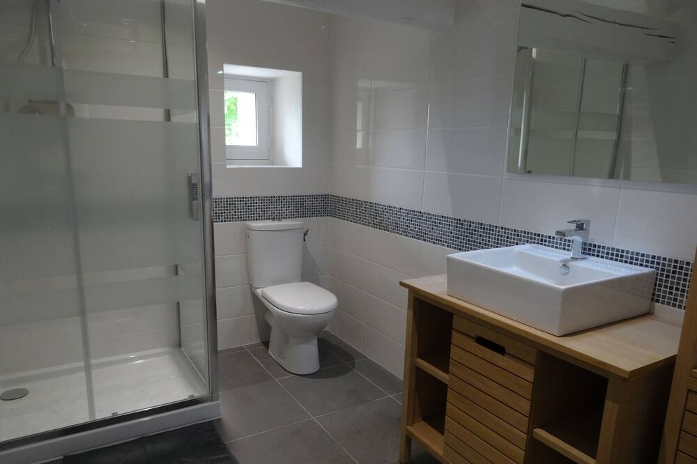 Photo of Bathroom in La Tour-Saint-Gelin