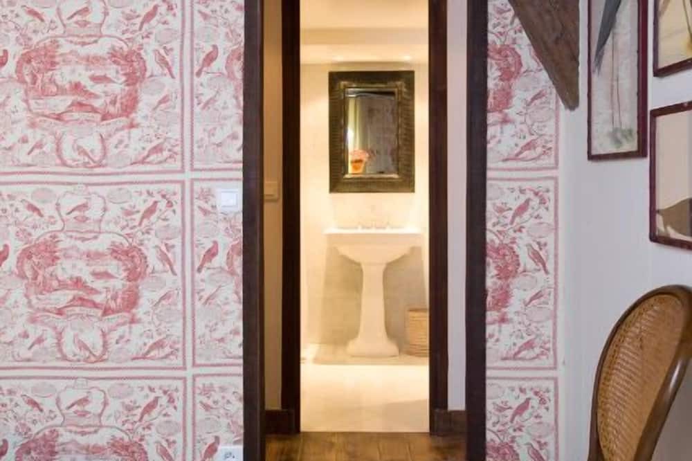 Photo of Bathroom in Saint-Merri