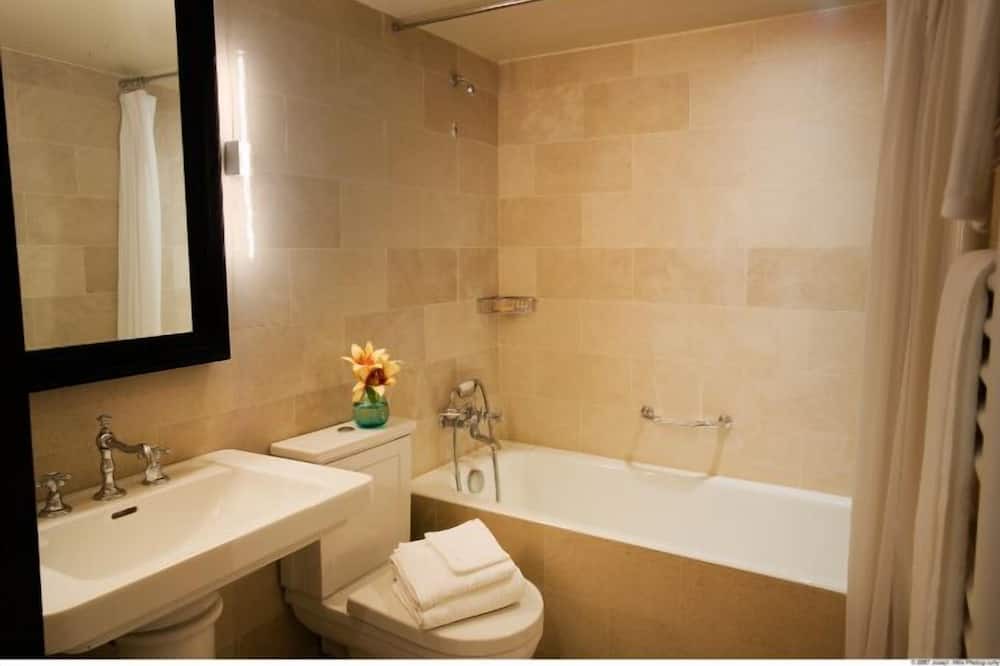 Photo of Bathroom in Saint-Merri