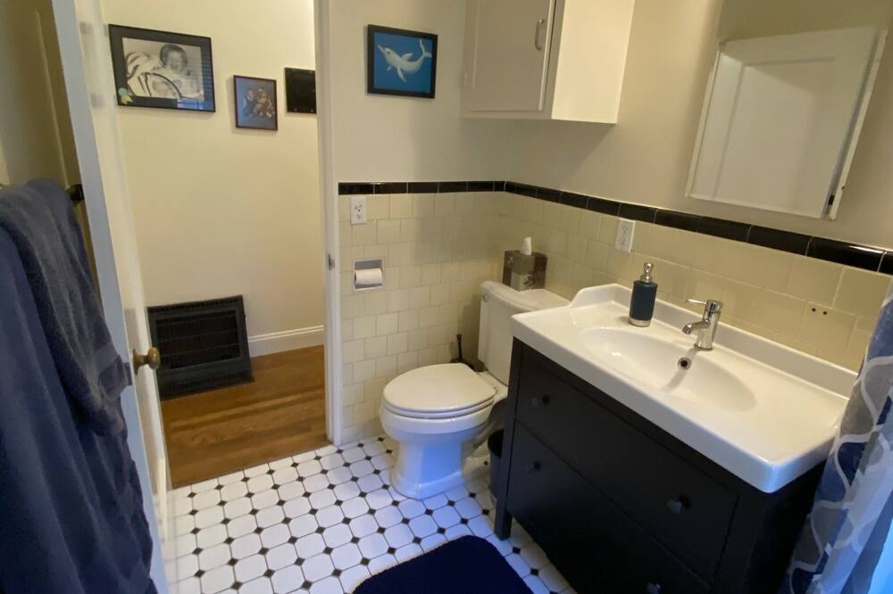 Photo of Bathroom in Shoreline West