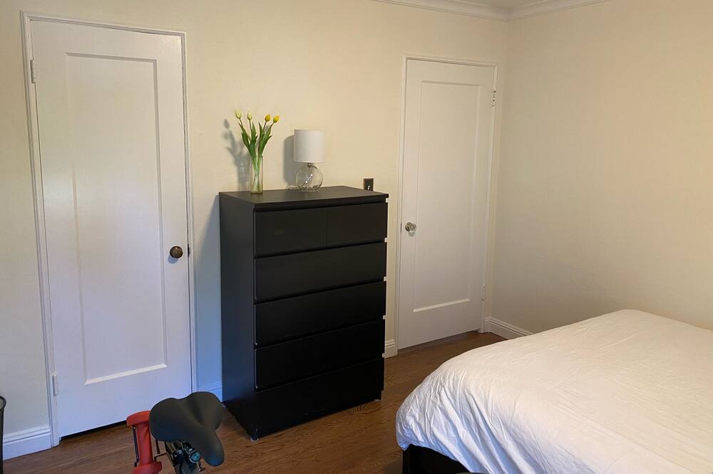 Photo of Bedroom in Shoreline West