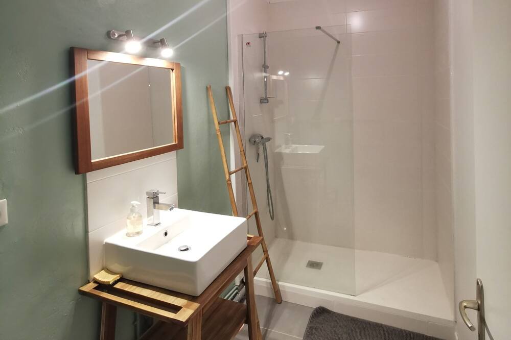 Photo of Bathroom in Cintegabelle