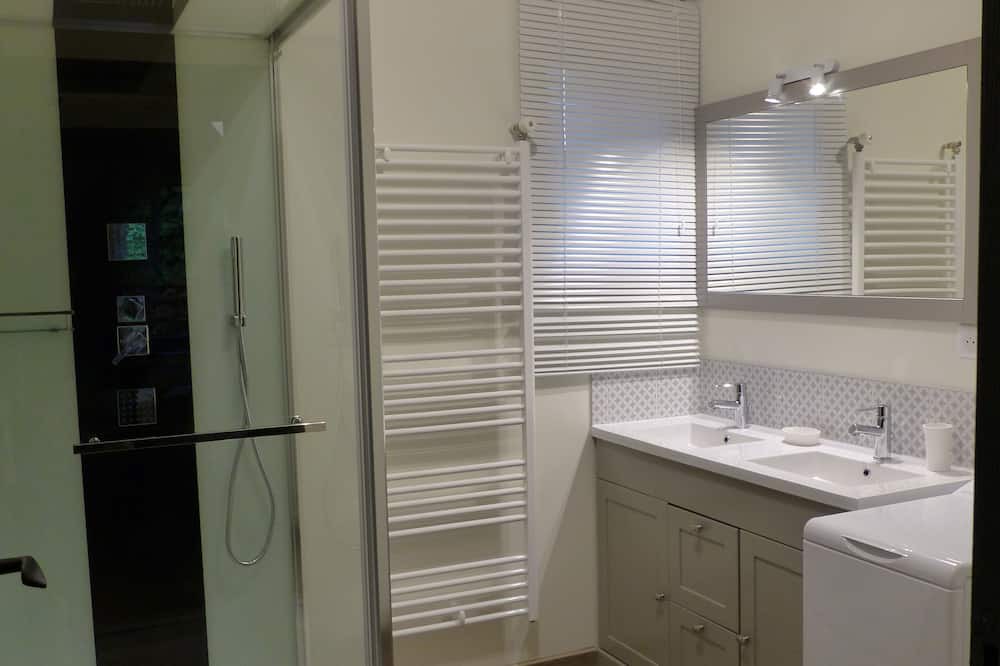 Photo of Bathroom in Cottevrard