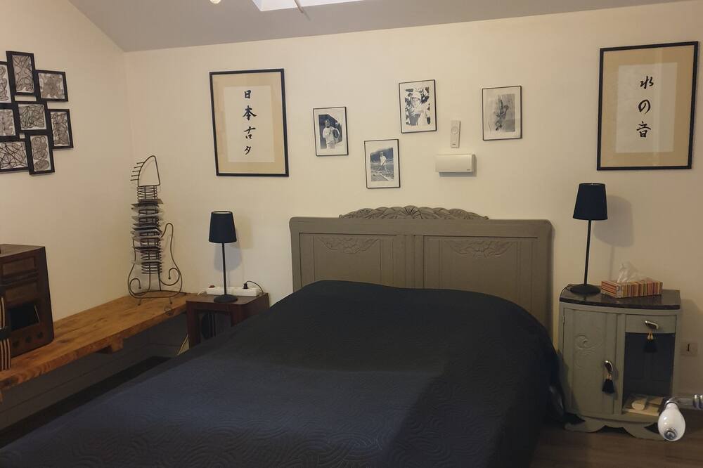Photo of Bedroom in Ballan-Mire