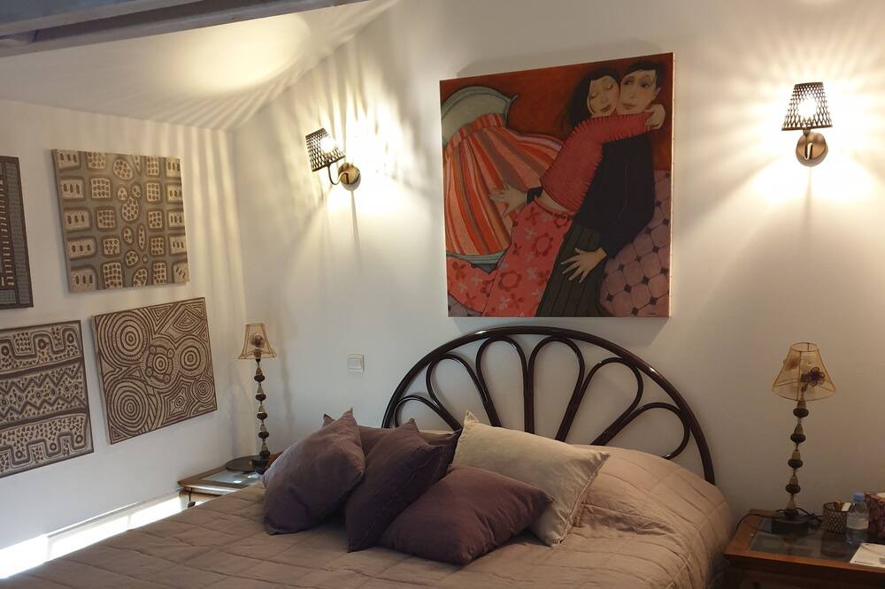 Photo of Bedroom in Ballan-Mire