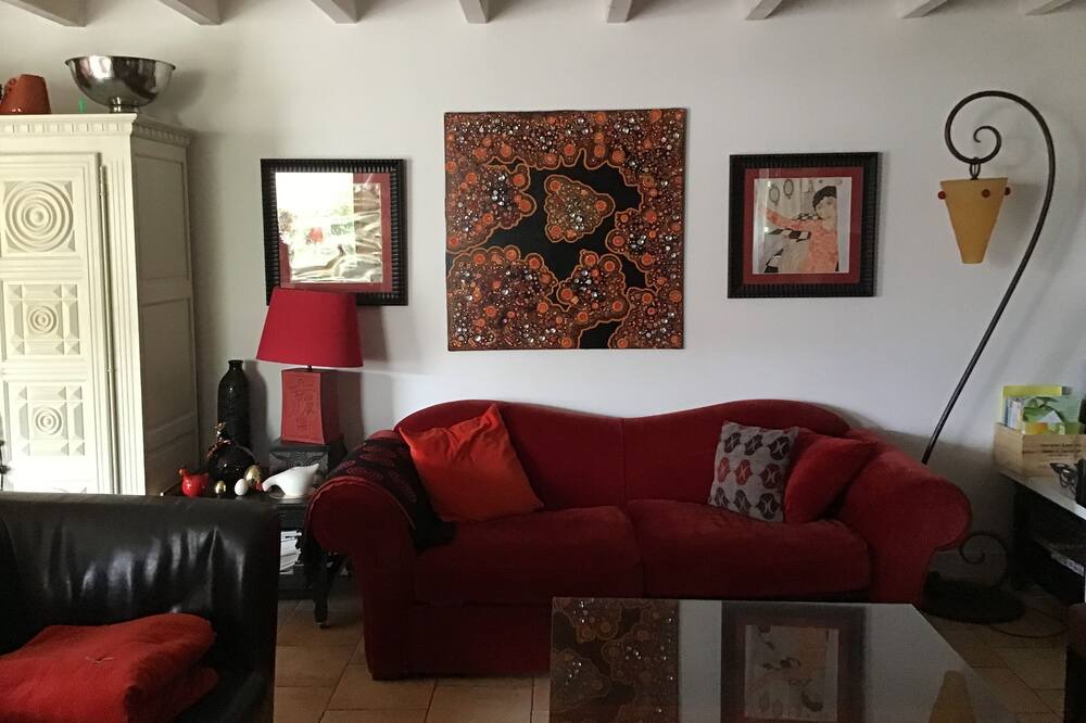 Photo of Livingroom in Ballan-Mire