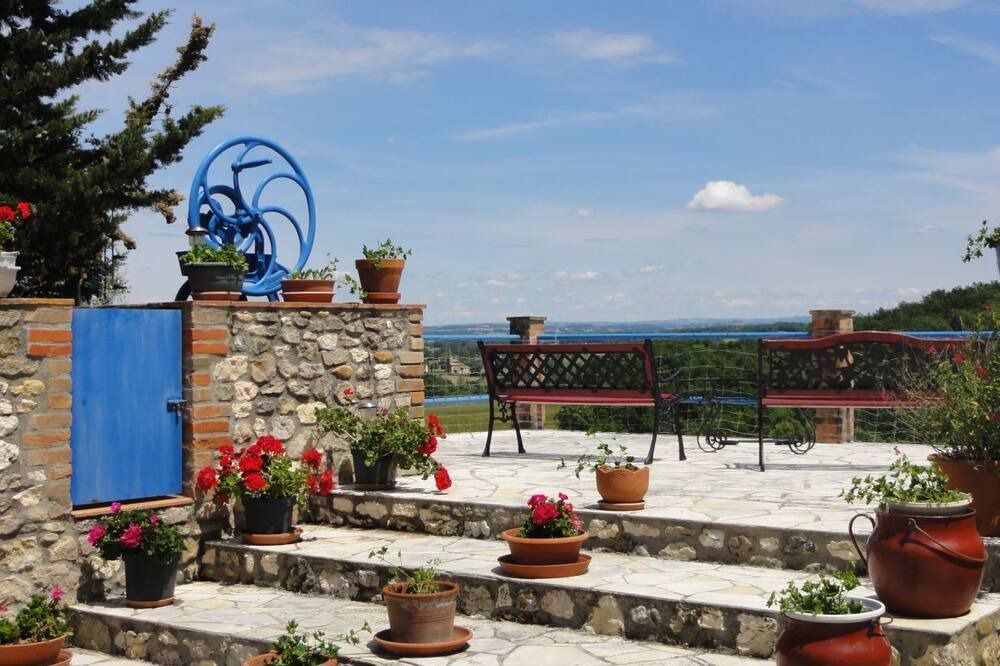 Photo of Patio Balcony in Saint-Julien-du-Puy
