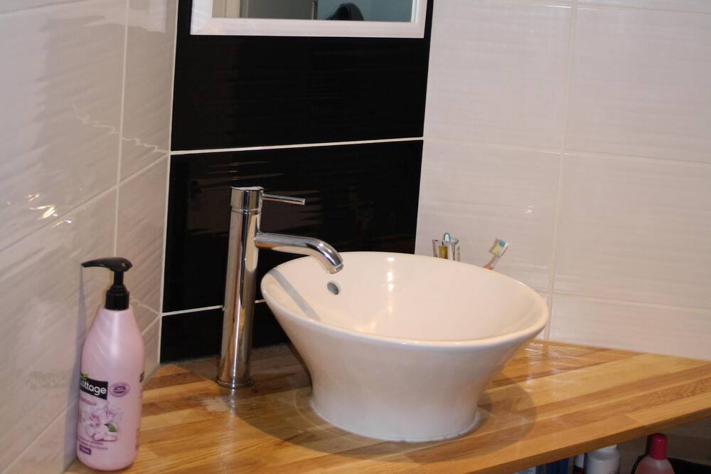 Photo of Bathroom in Rouille