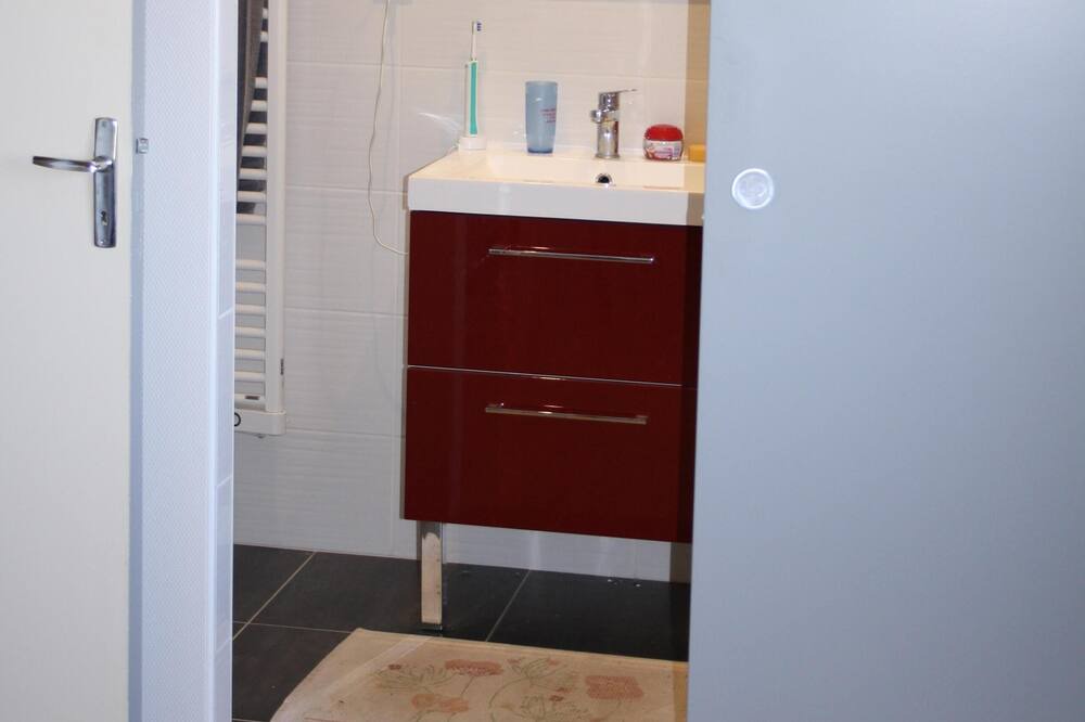 Photo of Bathroom in Rouille