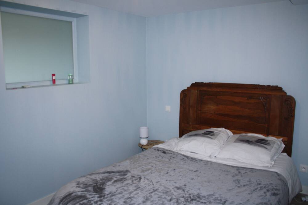 Photo of Bedroom in Rouille