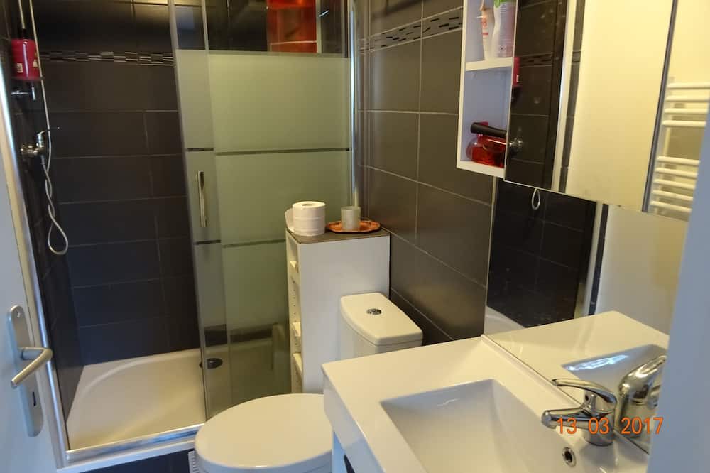 Photo of Bathroom in Chalette-sur-Loing