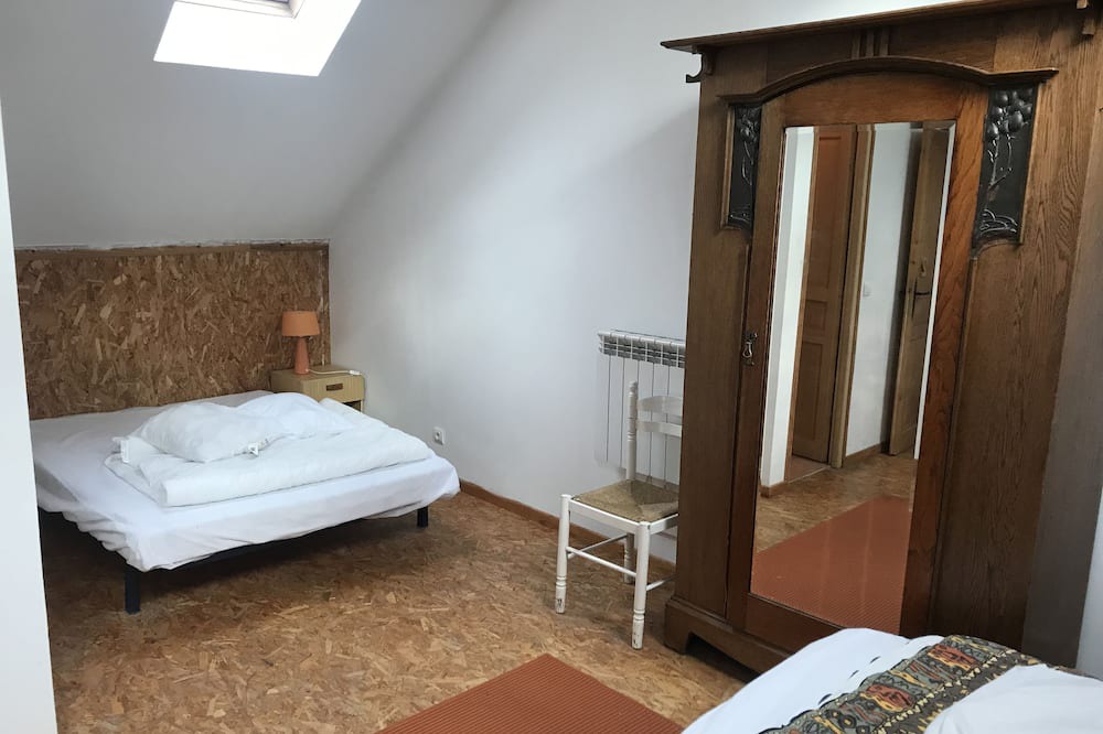 Photo of Bedroom in Arnouville-les-Mantes