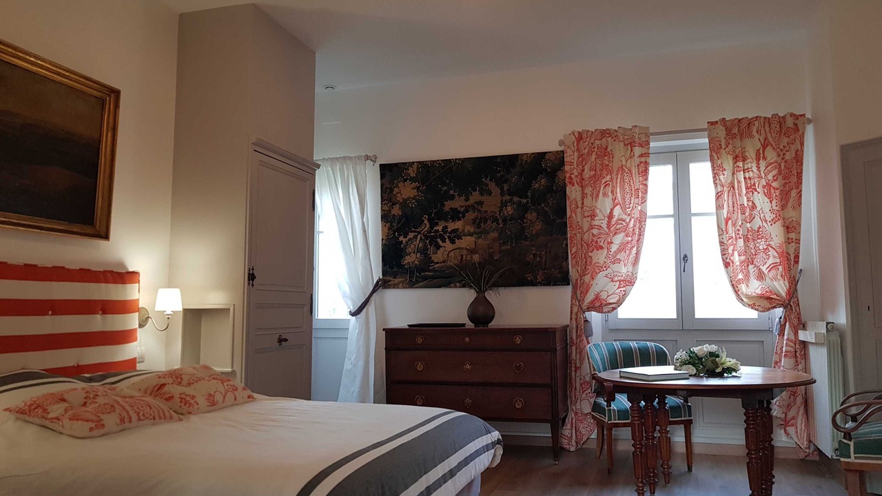 Photo of Others in Neuille