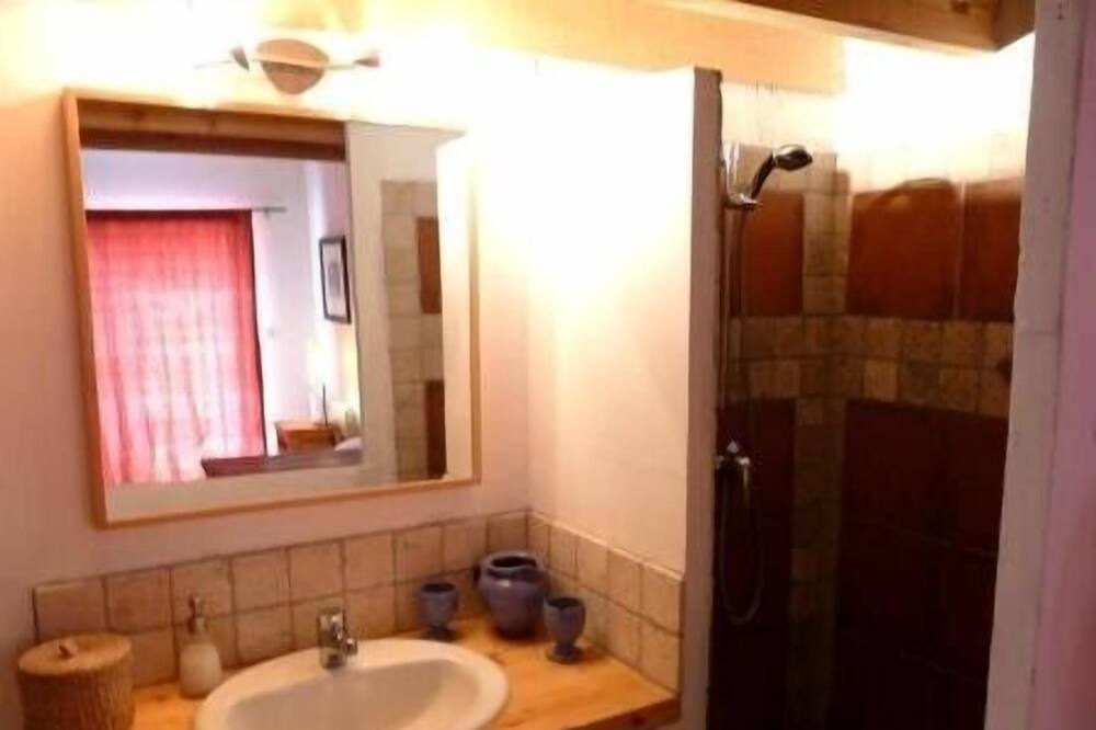 Photo of Bathroom in Saint-Benezet