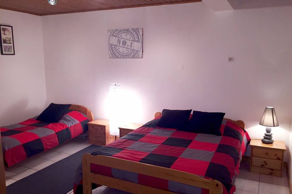 Photo of Bedroom in Russ
