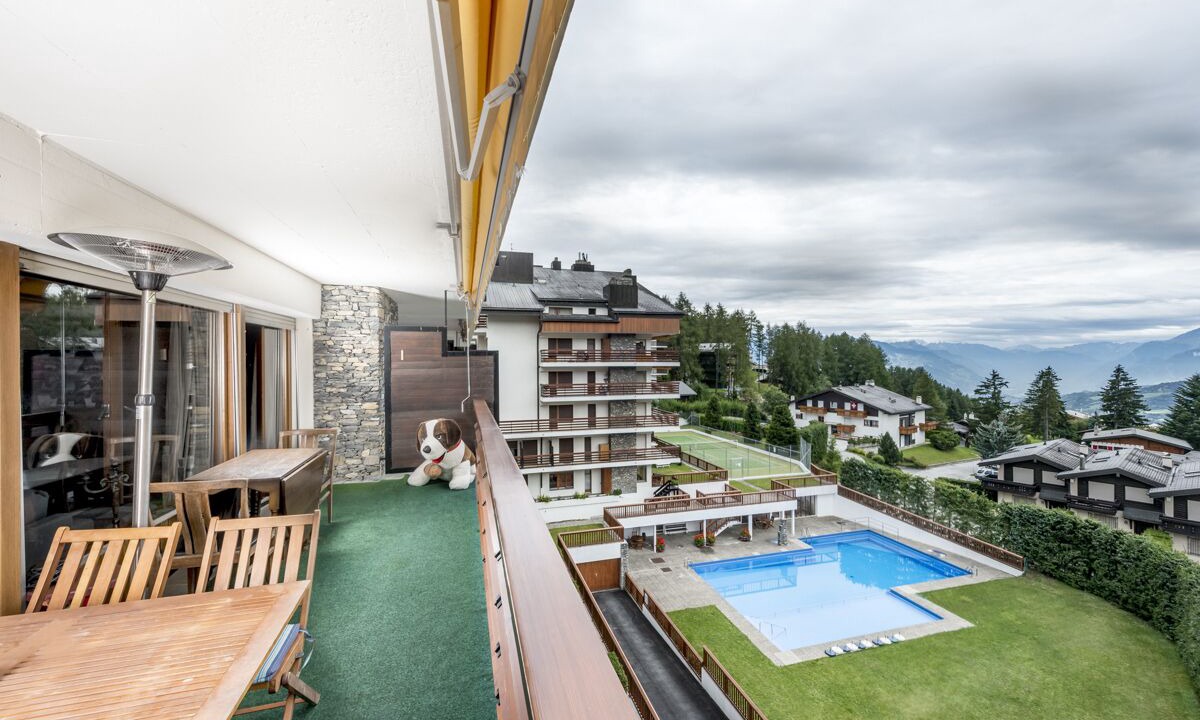 Photo of Outdoor in Lens