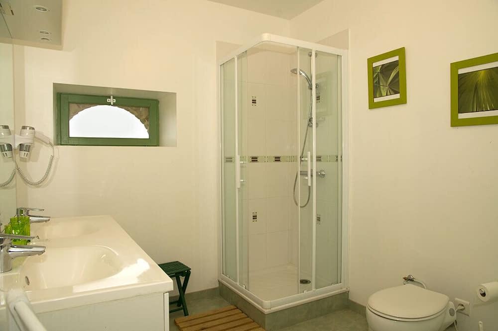 Photo of Bathroom in Pontigne