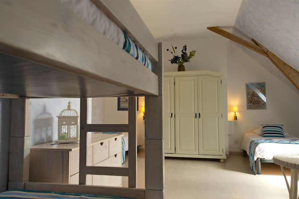 Photo of Bedroom in Pontigne