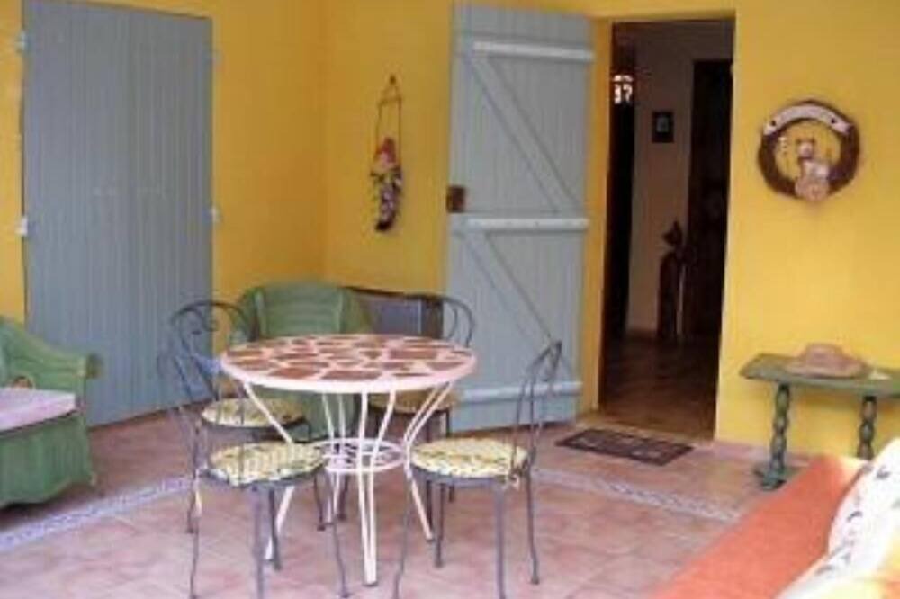 Photo of Patio Balcony in La Capelle-et-Masmolene