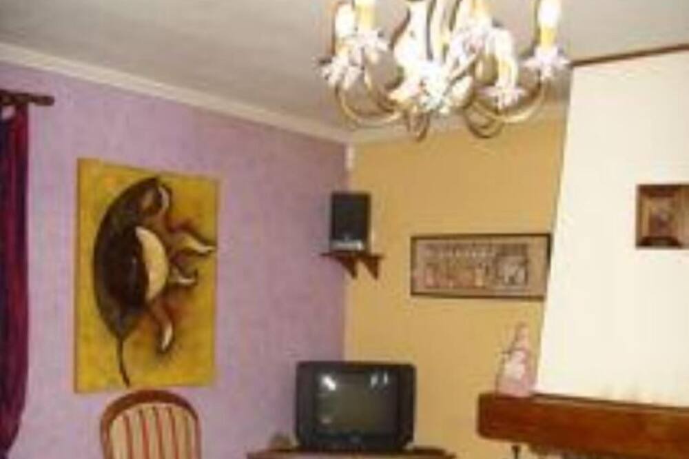 Photo of Livingroom in La Capelle-et-Masmolene