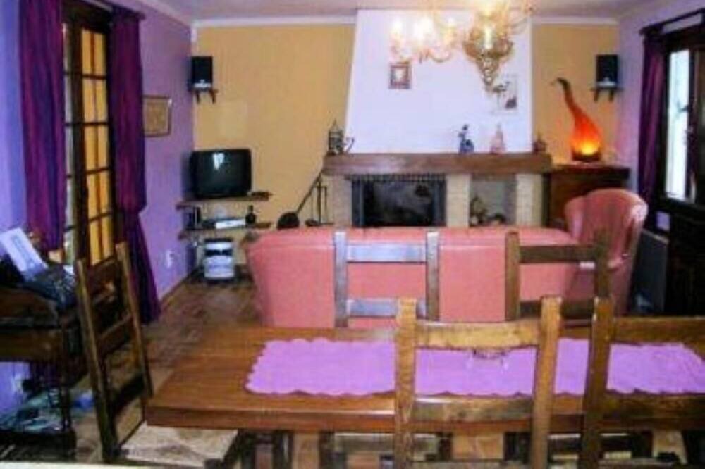 Photo of Livingroom in La Capelle-et-Masmolene