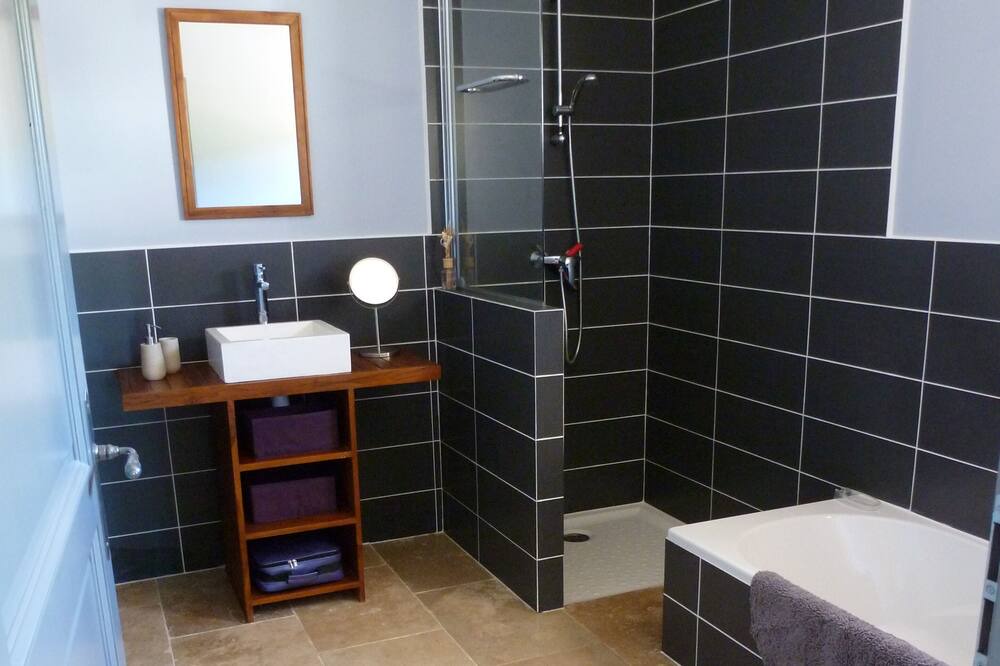 Photo of Bathroom in Villelongue-d'Aude