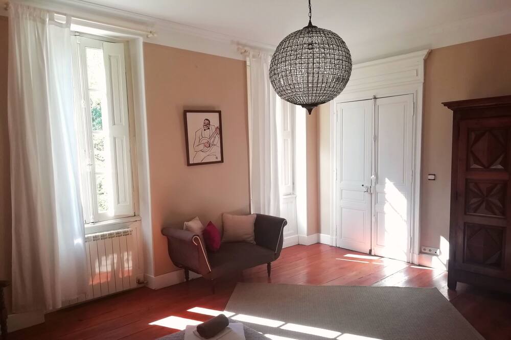 Photo of Livingroom in Mouzieys-Teulet